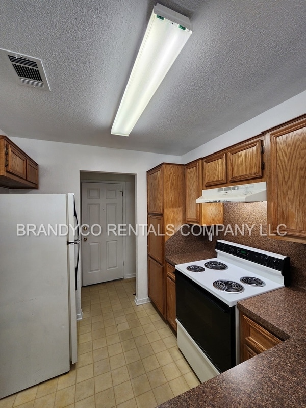 Building Photo - 305 Deloris Dr