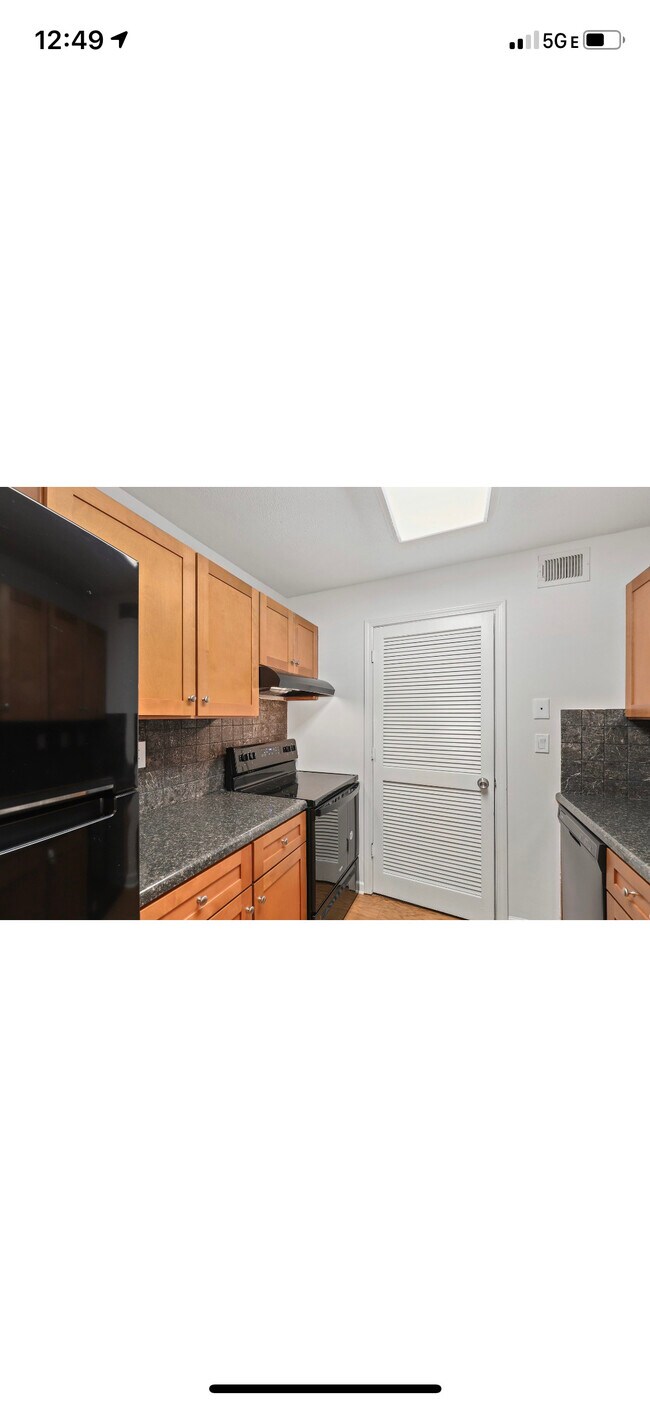 Building Photo - 639 Granville Ct