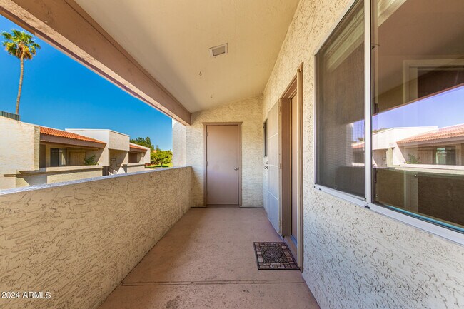 Building Photo - 4150 E Cactus Rd