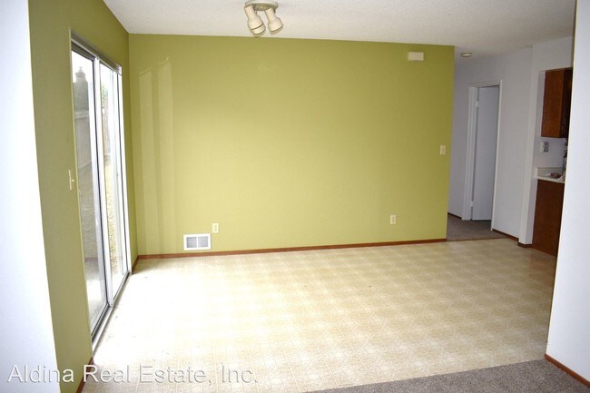 Foto del edificio - 573 Cedar Dr
