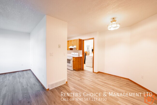 Building Photo - Single Story Unit with Lawn Care Included Ideal for Senior Living