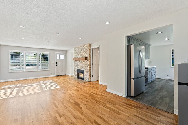 Foto del edificio - 2128 Seaview Ave W
