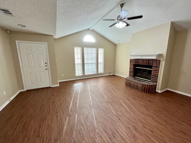 Foto del edificio - 6805 Millwood St