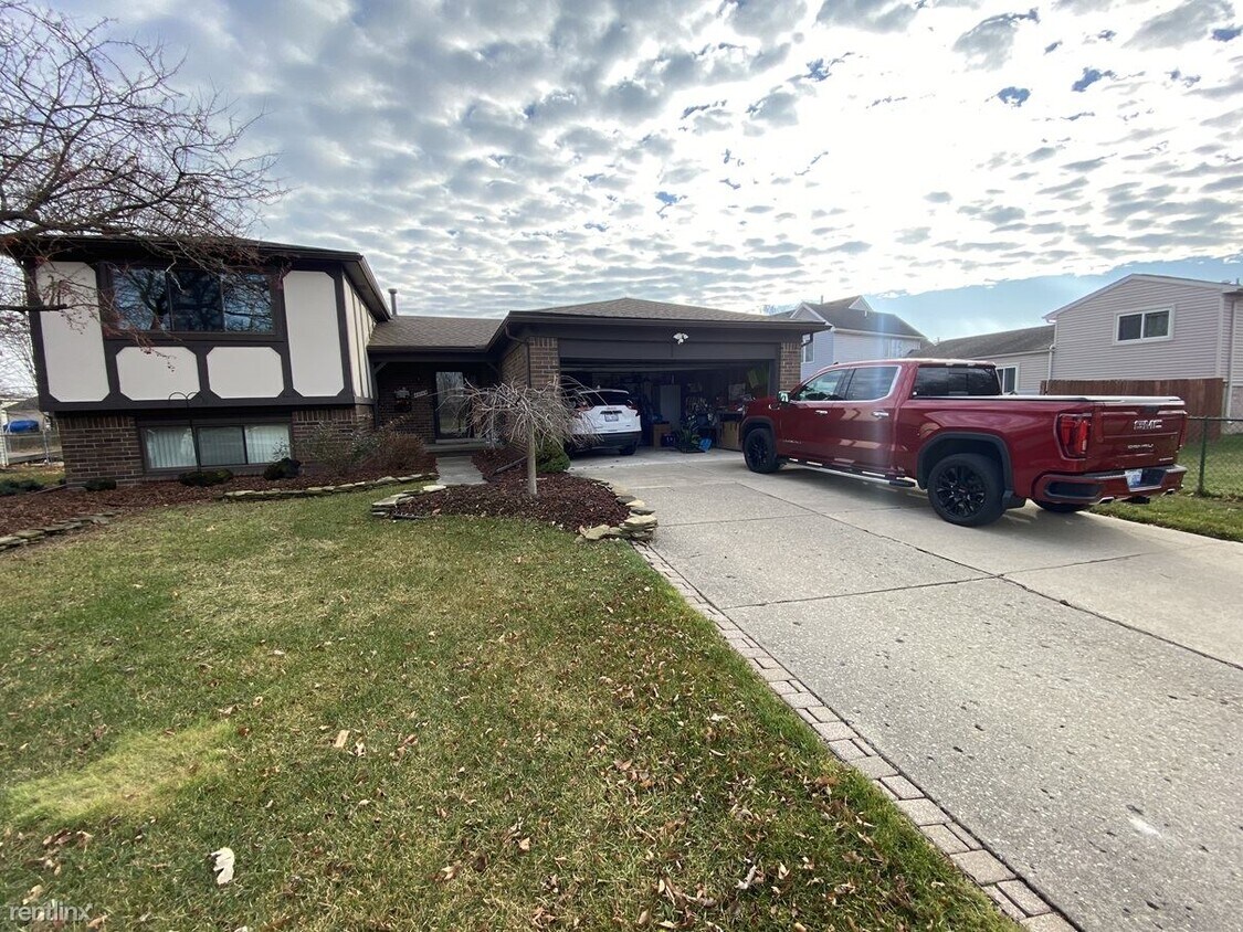 Foto principal - 3 br, 2 bath House - 42745 Saltz Rd House