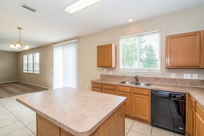 Foto del edificio - 2300 Justin Lake Dr
