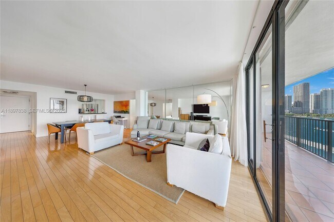 Foto del edificio - 801 N Venetian Dr