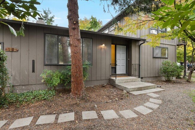 Building Photo - 1932 Verda St