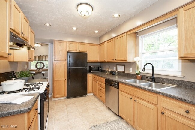 Foto del edificio - 4344 W 227th St
