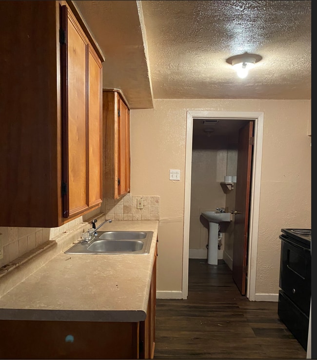 609 1/2 Nettie, Kingsville, TX 78363 Townhome Rentals in Kingsville