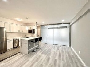 Building Photo - 170 W 23 St