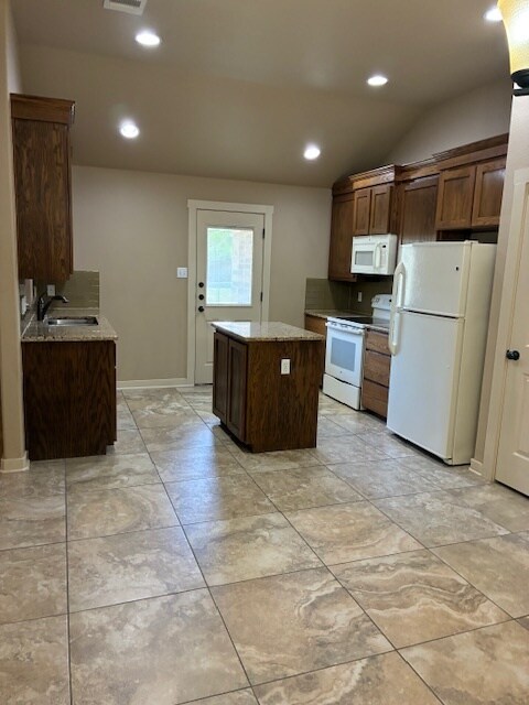 Foto del edificio - 3301 Lineage Loop