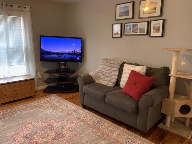 living/family room 2 - 1806 Cliff St