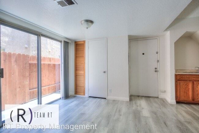 Building Photo - 2 br, 2.5 bath House - 1540 Potrero Grande...