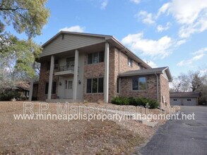Building Photo - 4200 Valley View Rd