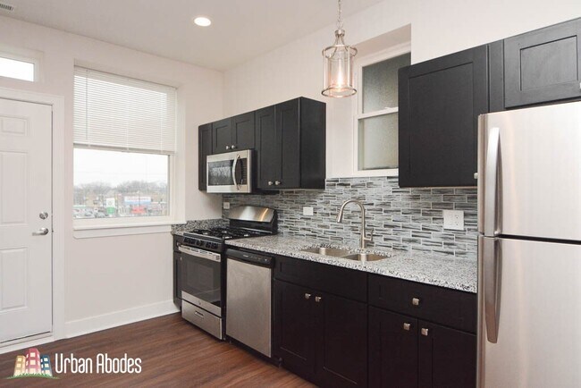 Foto del edificio - 4352 N Troy St