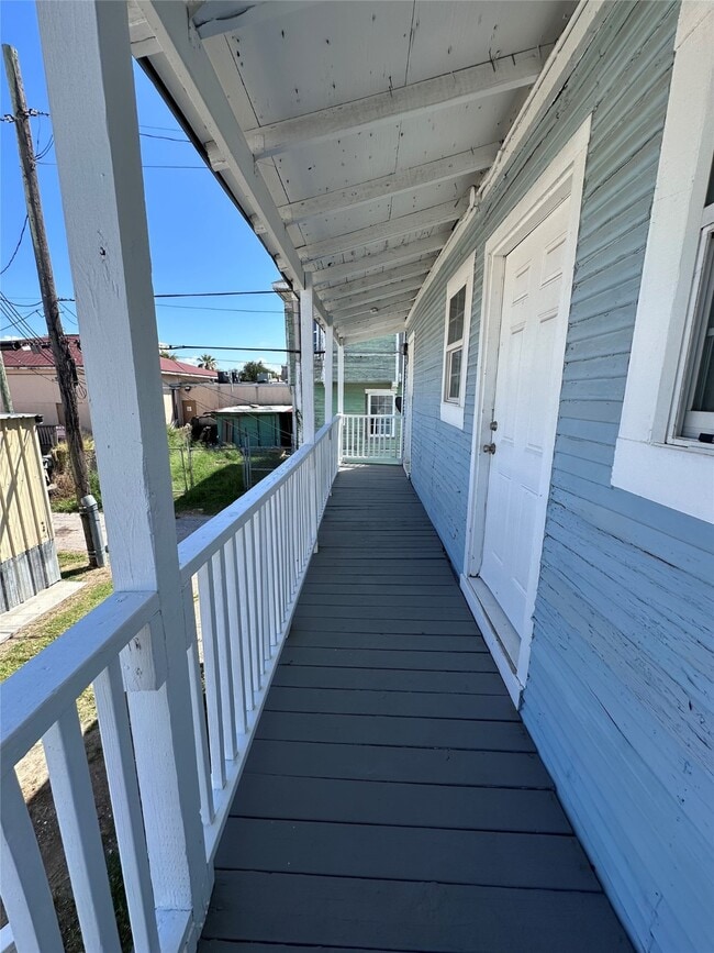 Building Photo - 910 37th St