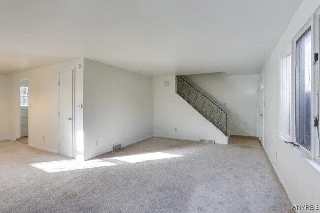 Building Photo - 11 Glenhaven Dr