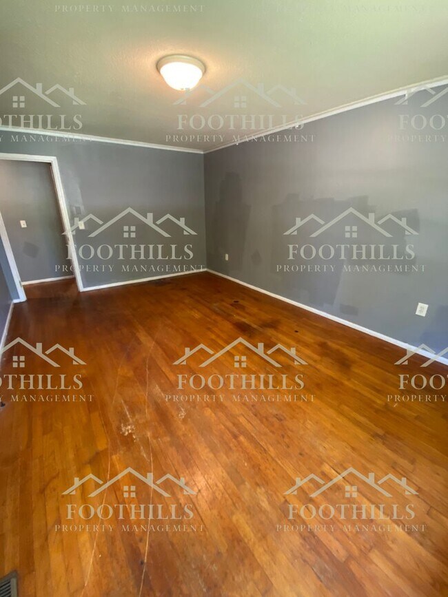 Building Photo - 418 West Fredericks St