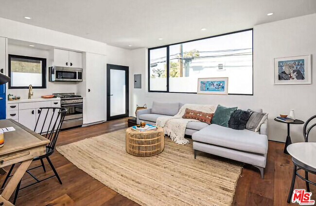 Foto del edificio - 303 Windward Ave