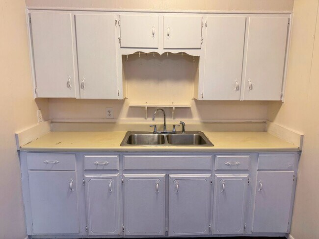 Foto del edificio - Affordable 2 Bed 1 Bath In Wendover Hills