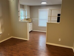 Building Photo - 220 Stiles St