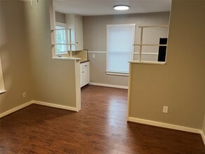 Building Photo - 220 Stiles St