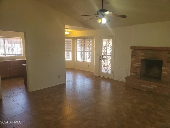 Building Photo - 9045 W Palo Verde Ave