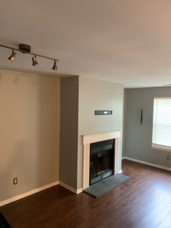 Building Photo - 1601 Huntingdon Mews
