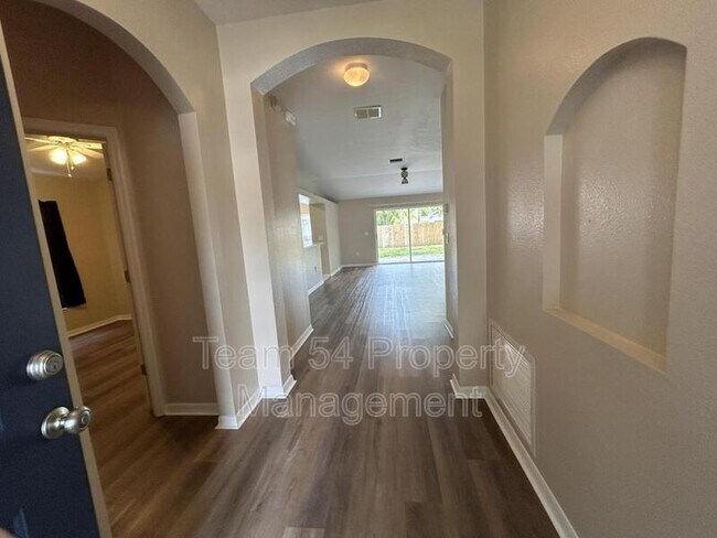 Foto del edificio - 30534 Tremont Dr