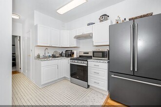 Building Photo - 523 Adams St