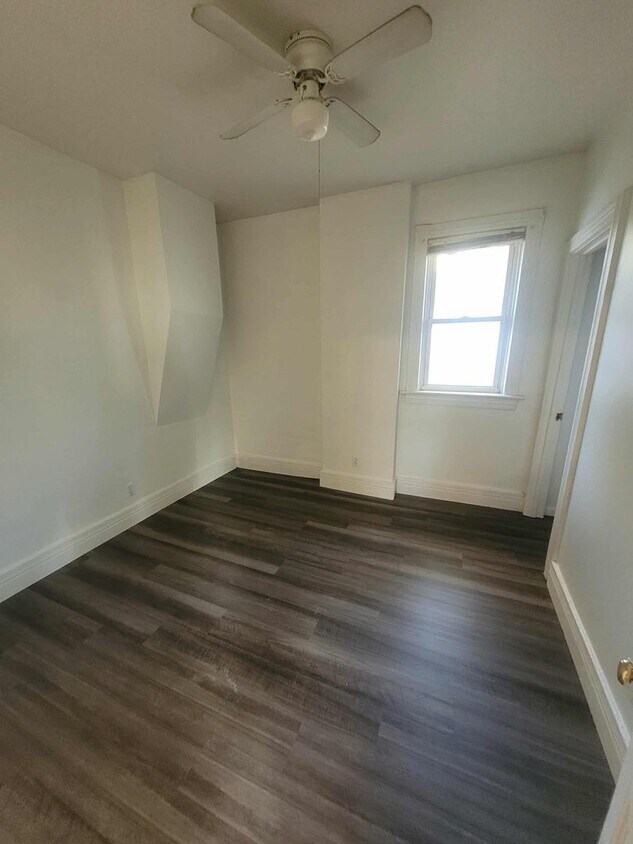 Foto del edificio - Lower 2 Bedroom Duplex in BG