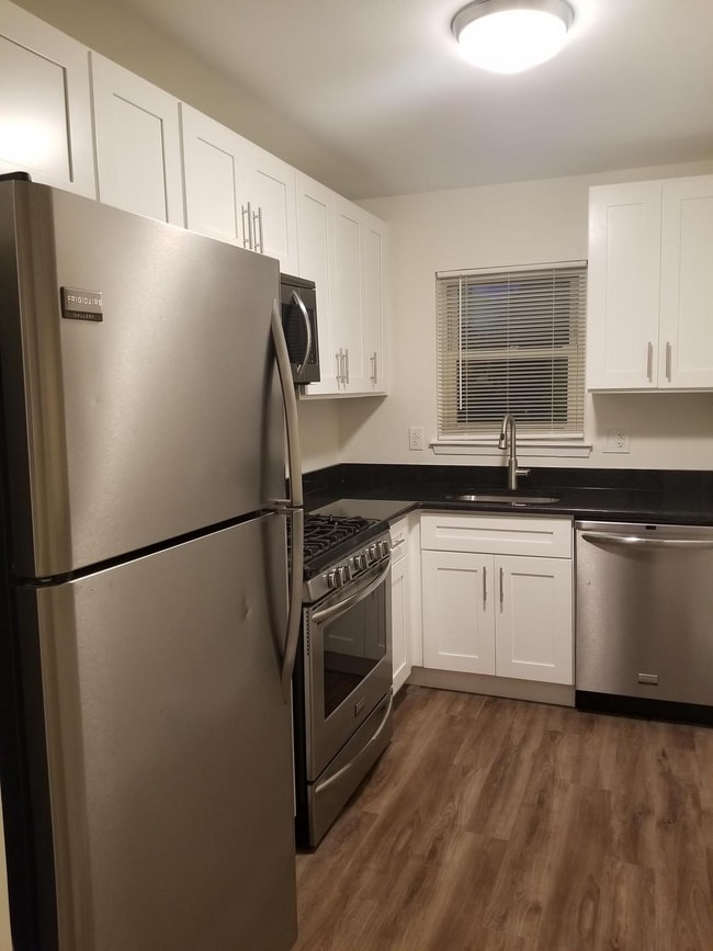Foto del edificio - 1702 Tracey St