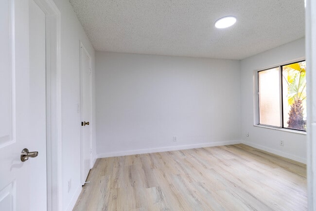 Building Photo - 3350 Pinewalk Dr N