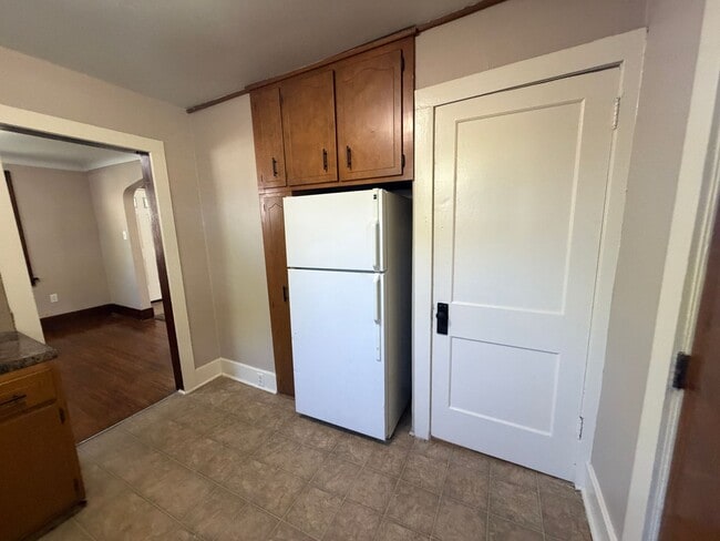 Building Photo - 3406 Robinwood Dr