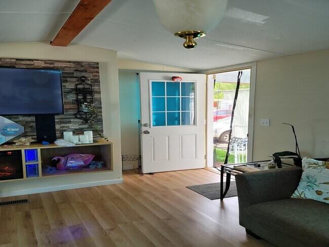 Building Photo - Keego Harbor Mobile Home