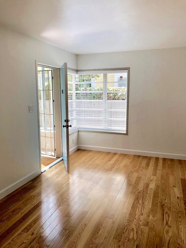 Entry - 2357 Griffith Park Blvd