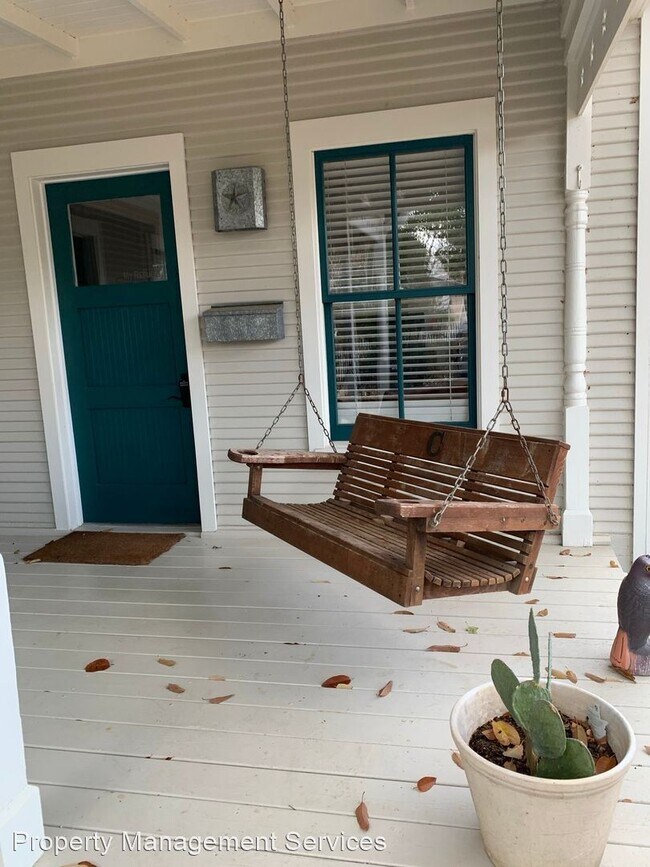 Foto del edificio - 3 br, 3 bath House - 319 W. Creek St.