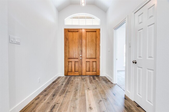 Building Photo - 144 Monterrey Rd W