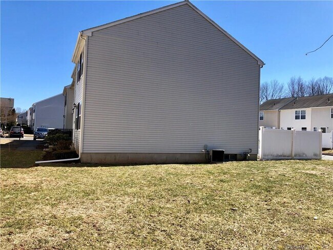 Building Photo - 7 Pepperbush Ln