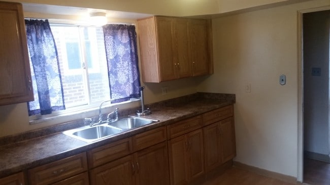 Building Photo - 3007 Pyramid Ave