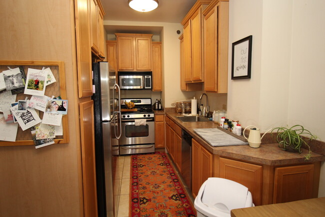 Building Photo - 400 W Deming Pl