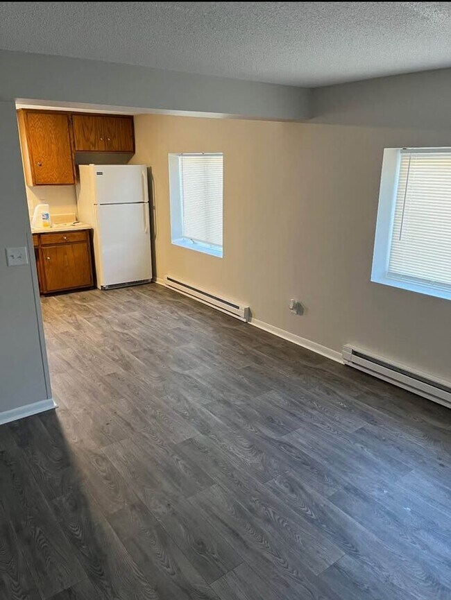 Building Photo - 116 E Church St