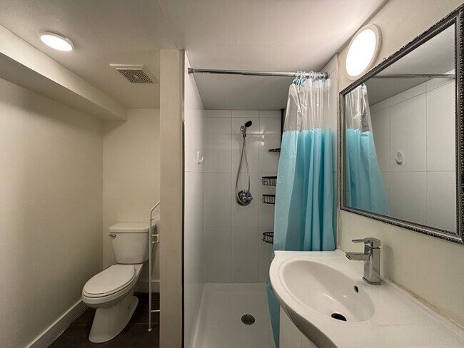 Photo du bâtiment - 6819 Linden Av