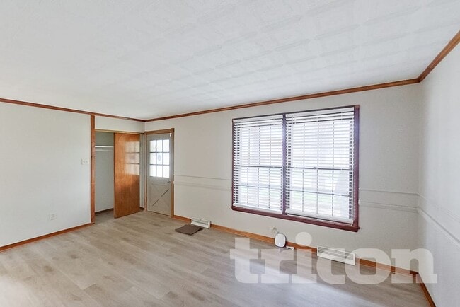 Building Photo - 1546 Grant Dr