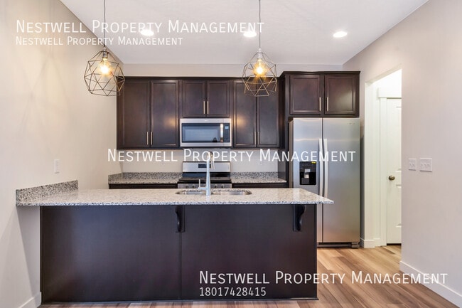 Building Photo - Lovely 4-bed Townhome in Lehi