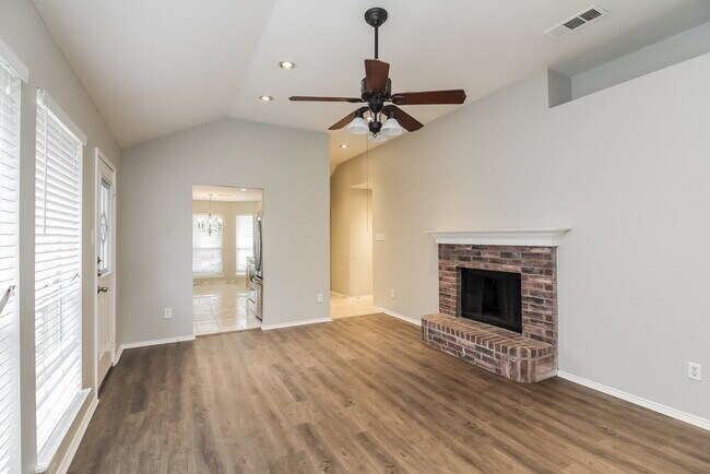 Foto del edificio - 13911 Creek Crossing Dr