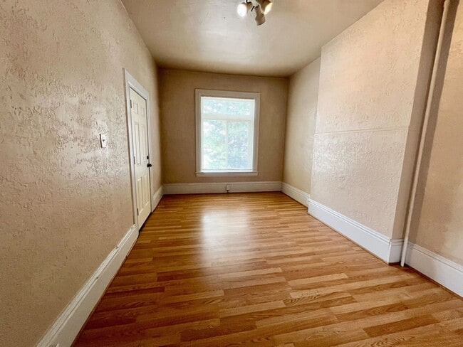 Building Photo - 512-514-514 E 500 S