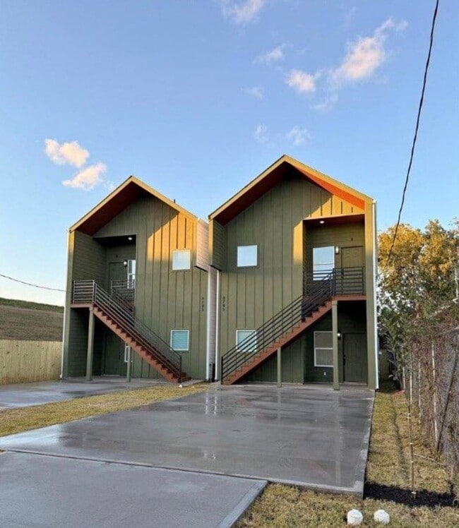 Building Photo - 9705 Garcroft St