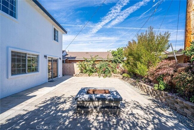 Building Photo - Spacious 4BR House in Hawaiian Gardens