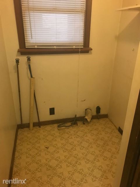 Building Photo - 3 br, 1 bath House - 309 W Main St